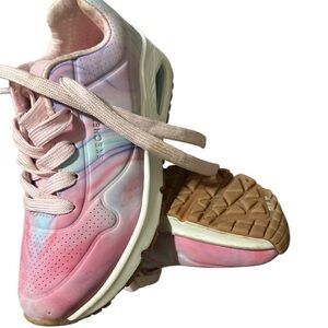 Girl pink sketchers